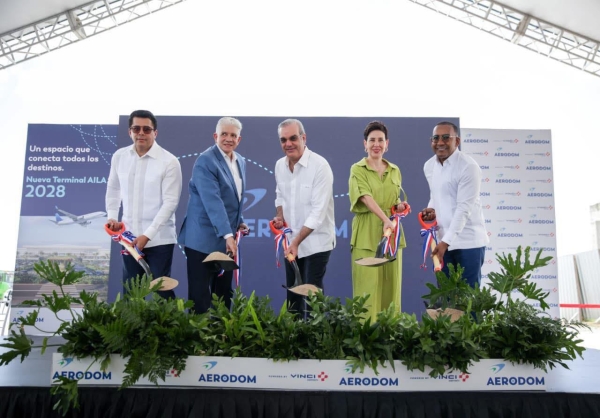 Director ejecutivo participó en el primer PALAZO de la nueva Terminal de pasajeros AILA