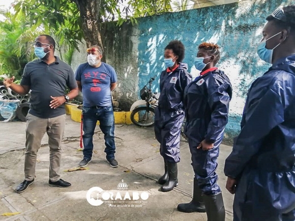 Operativo de fumigación en la institución.